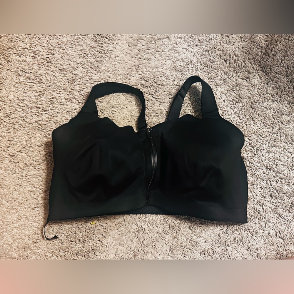 38DDD On Point VICTORIAS SECRET front zip sports bra
